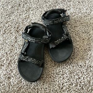 Teva Boy's Hurricane XLT 2 Sandal, Lava Dark Gull Grey